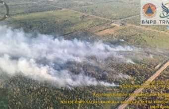 BPBD Tanah Bumbu Kerahkan Helikopter Water Bombing Tangani Karhutla