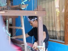 Bupati Andi Rudi Latif Dorong Peningkatan Produksi Tenun Pagatan