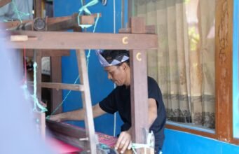 Bupati Andi Rudi Latif Dorong Peningkatan Produksi Tenun Pagatan