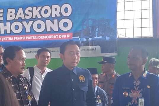 Edhie Baskoro Yudhoyono Tinjau TPS 3R Gading Manunggal