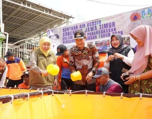 Salurkan Bantuan Air Bersih, Bu Khofifah Tawarkan Solusi Strategis Penanganan Bencana Kekeringan