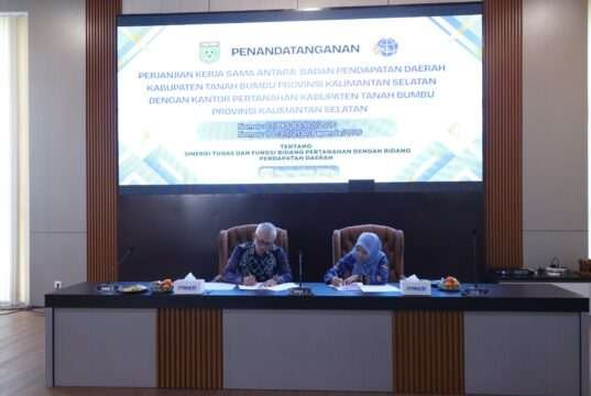 Bapenda dan Kantor Pertanahan Tanbu Tandatangani Perjanjian Kerja Sama, Bupati Andi Rudi Latif Beri Dukungan