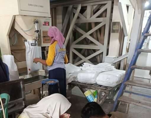 Pastikan Tidak Ada Beras Oplosan, BULOG Bojonegoro Intens Lakukan Pengawasan Untuk Kualitas Bantuan Pangan