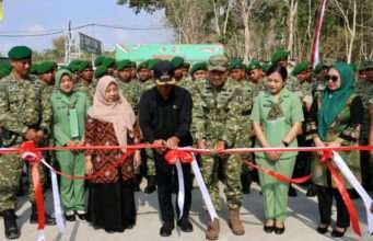 Jalan Rabat Beton Karya Bhakti TNI Desa Manding Diresmikan Plt Bupati Tulungagung