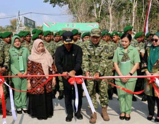 Jalan Rabat Beton Karya Bhakti TNI Desa Manding Diresmikan Plt Bupati Tulungagung