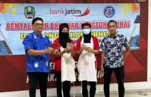 Dinas Sosial Magetan Salurkan BLT-DBHCHT Pada 2810 Penerima
