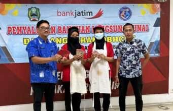 Dinas Sosial Magetan Salurkan BLT-DBHCHT Pada 2810 Penerima