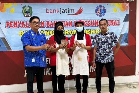 Dinas Sosial Magetan Salurkan BLT-DBHCHT Pada 2810 Penerima