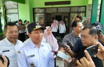 Tingkat kan Hasil Produksi Padi , Plt Bupati Tulungagung Serahkan Bantuan Alsintan Kepada Kelompok Tani
