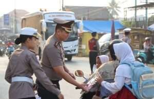 Kapolres Tanah bumbu Turun Langsung Laksanakan Pengaturan Lalulintas Dilingkungan Sekolah