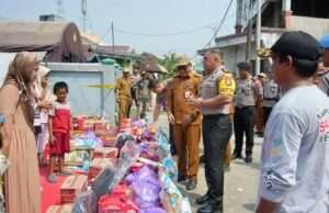 Kapolres Tanah Bumbu Kunjungi Korban Kebaran di Kampung Baru, Pastikan Kebutuhan Warga Tercukupi