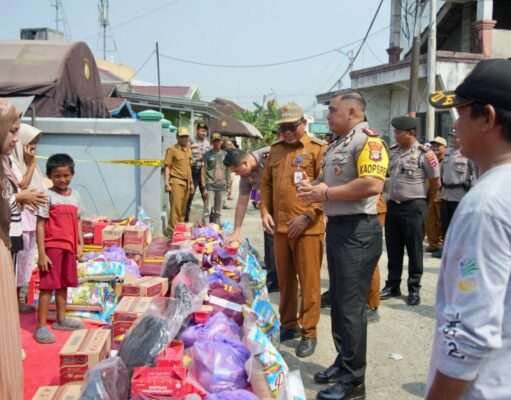 Kapolres Tanah Bumbu Kunjungi Korban Kebaran di Kampung Baru, Pastikan Kebutuhan Warga Tercukupi