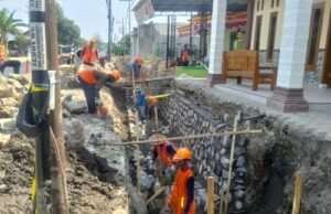 Cipta Karya Realisasikan Pembangunan Peningkatan Saluran Dan Totoar di Desa Sempol