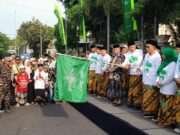 Puncak Hari Santri 2026, Ribuan Warga NU Lamongan Ikuti Jalan Sehat Bersarung