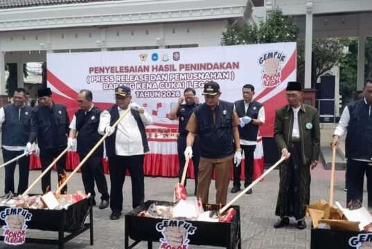 Selamatkan Kerugian 1,2 M, Ratusan Ribu Batang Rokok Ilegal Dimusnahkan di Lamongan
