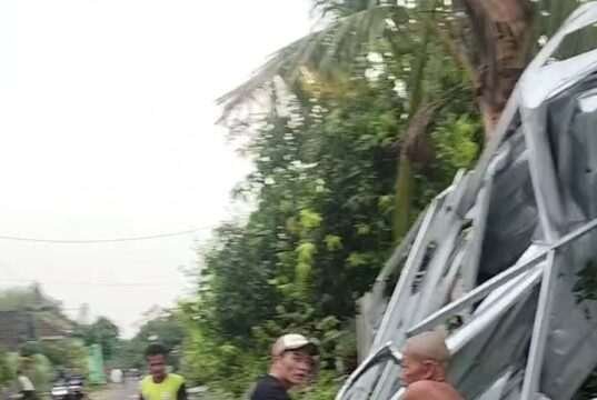 Hujan Deras Disertai Angin Beliyung Pora-porandakan Desa Jenangan